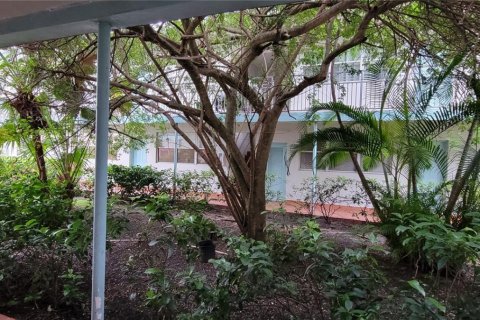 Condo in Miami Beach, Florida, 2 bedrooms  № 1896723 - photo 5