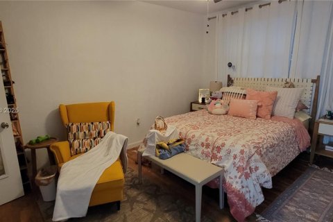 Condo in Miami Beach, Florida, 2 bedrooms  № 1896723 - photo 16