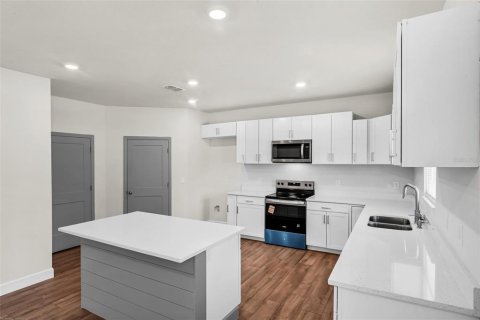 House in Ocala, Florida 4 bedrooms, 199.28 sq.m. № 1909660 - photo 8