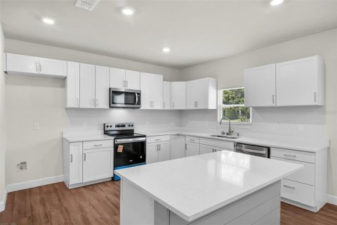 House in Ocala, Florida 4 bedrooms, 199.28 sq.m. № 1909660 - photo 9