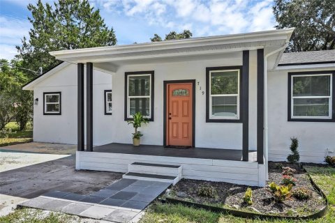 House in Ocala, Florida 4 bedrooms, 199.28 sq.m. № 1909660 - photo 1