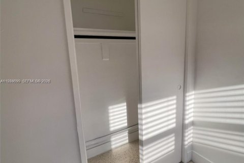 Снять в аренду виллу или дом в Халландейл-Бич, Флорида 1 спальня, 54.81м2, № 2046389 - фото 26