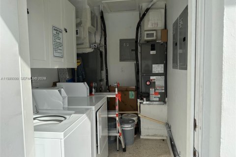 Снять в аренду виллу или дом в Халландейл-Бич, Флорида 1 спальня, 54.81м2, № 2046389 - фото 29