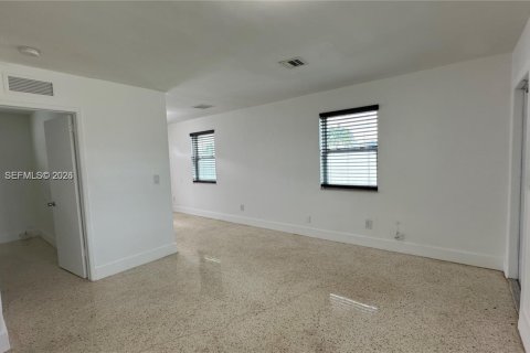 Снять в аренду виллу или дом в Халландейл-Бич, Флорида 1 спальня, 54.81м2, № 2046389 - фото 20