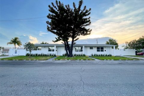 Casa en Hallandale Beach, Florida 1 dormitorio, 54.81 m2 № 2046389