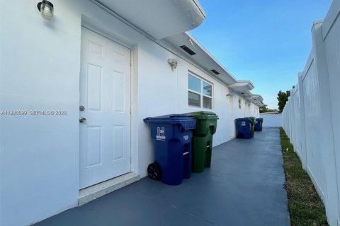 Снять в аренду виллу или дом в Халландейл-Бич, Флорида 1 спальня, 54.81м2, № 2046389 - фото 28