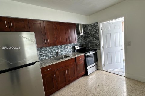 Снять в аренду виллу или дом в Халландейл-Бич, Флорида 1 спальня, 54.81м2, № 2046389 - фото 14