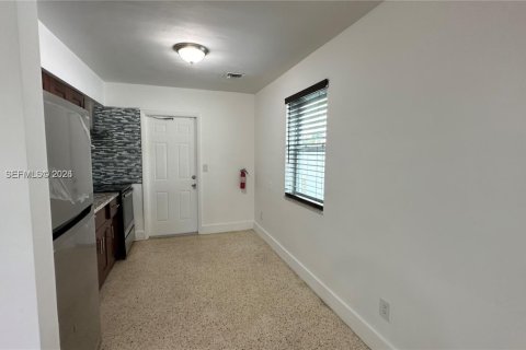 Снять в аренду виллу или дом в Халландейл-Бич, Флорида 1 спальня, 54.81м2, № 2046389 - фото 17