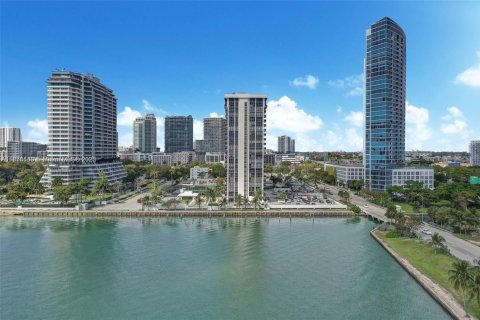 Condominio en alquiler en Miami, Florida, 2 dormitorios, 91.97 m2 № 1927023 - foto 10