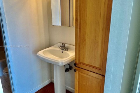 Condominio en alquiler en Miami, Florida, 2 dormitorios, 91.97 m2 № 1927023 - foto 16