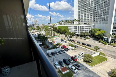 Condominio en alquiler en Miami, Florida, 2 dormitorios, 91.97 m2 № 1927023 - foto 11