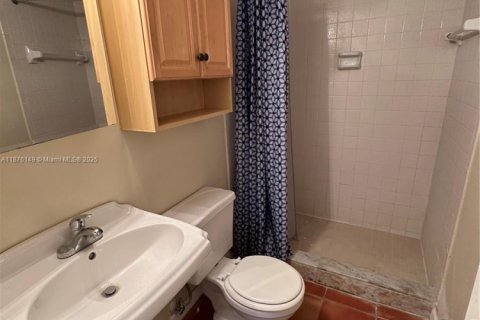 Condominio en alquiler en Miami, Florida, 2 dormitorios, 91.97 m2 № 1927023 - foto 2