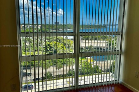 Condominio en alquiler en Miami, Florida, 2 dormitorios, 91.97 m2 № 1927023 - foto 13