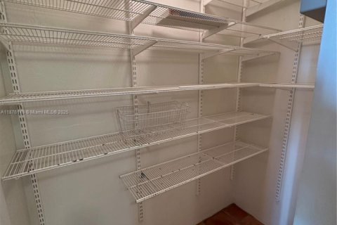 Condominio en alquiler en Miami, Florida, 2 dormitorios, 91.97 m2 № 1927023 - foto 8