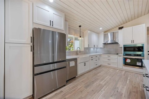 House in Sarasota, Florida 5 bedrooms, 193.42 sq.m. № 1652469 - photo 17