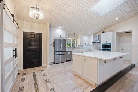House in Sarasota, Florida 5 bedrooms, 193.42 sq.m. № 1652469 - photo 12