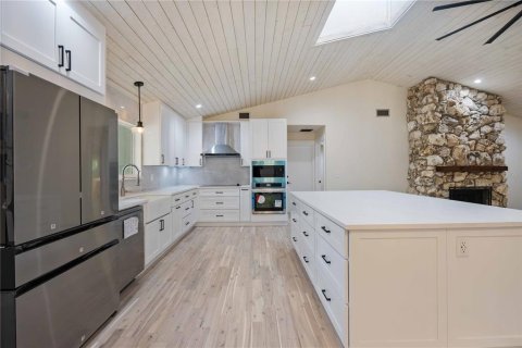 House in Sarasota, Florida 5 bedrooms, 193.42 sq.m. № 1652469 - photo 8