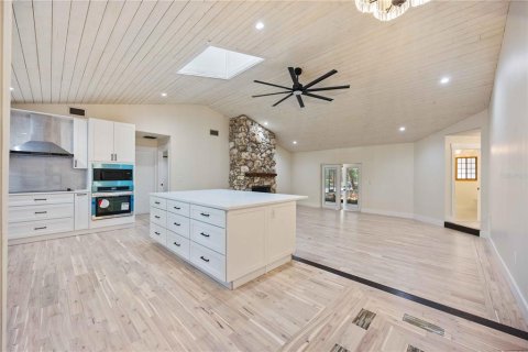 House in Sarasota, Florida 5 bedrooms, 193.42 sq.m. № 1652469 - photo 7