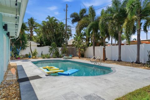 House in Saint Petersburg, Florida 3 bedrooms, 167.97 sq.m. № 2395852 - photo 25
