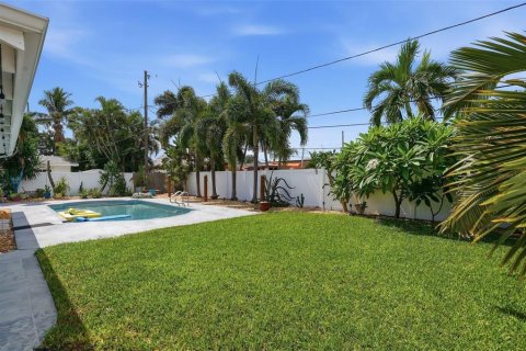 House in Saint Petersburg, Florida 3 bedrooms, 167.97 sq.m. № 2395852 - photo 26