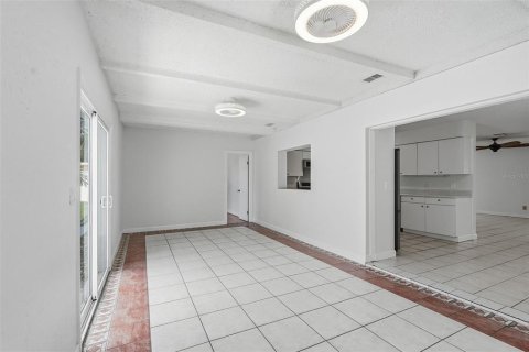 House in Saint Petersburg, Florida 3 bedrooms, 167.97 sq.m. № 2395852 - photo 19