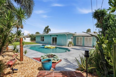 House in Saint Petersburg, Florida 3 bedrooms, 167.97 sq.m. № 2395852 - photo 28