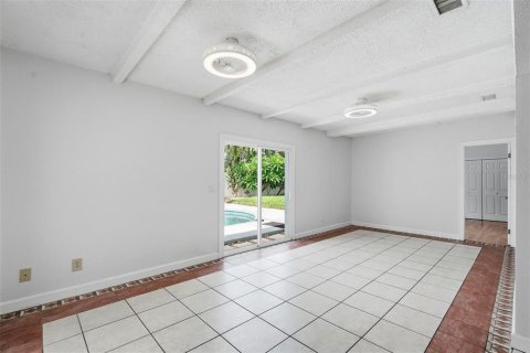 House in Saint Petersburg, Florida 3 bedrooms, 167.97 sq.m. № 2395852 - photo 20