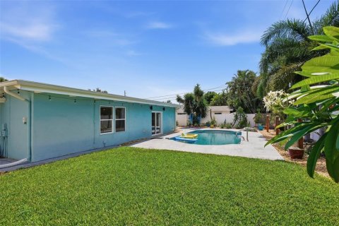 House in Saint Petersburg, Florida 3 bedrooms, 167.97 sq.m. № 2395852 - photo 27