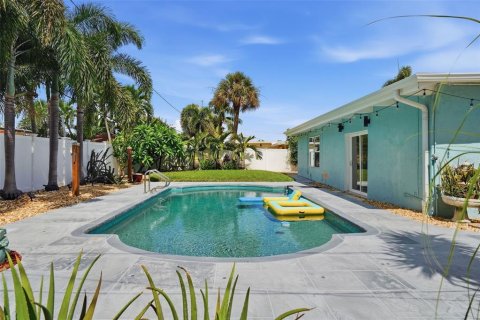 House in Saint Petersburg, Florida 3 bedrooms, 167.97 sq.m. № 2395852 - photo 29