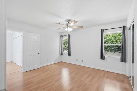 House in Saint Petersburg, Florida 3 bedrooms, 167.97 sq.m. № 2395852 - photo 12