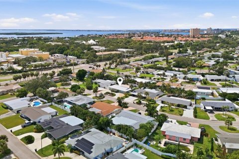 House in Saint Petersburg, Florida 3 bedrooms, 167.97 sq.m. № 2395852 - photo 30