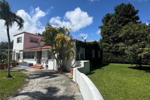 House in Biscayne Park, Florida 1 bedroom, 46.45 sq.m. № 1944311 - photo 3