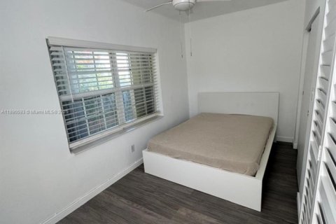 House in Biscayne Park, Florida 1 bedroom, 46.45 sq.m. № 1944311 - photo 4