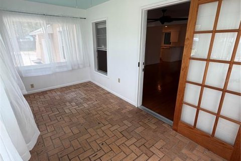 Villa ou maison à louer à Oak Hill, Floride: 2 chambres, 130.06 m2 № 2224296 - photo 10