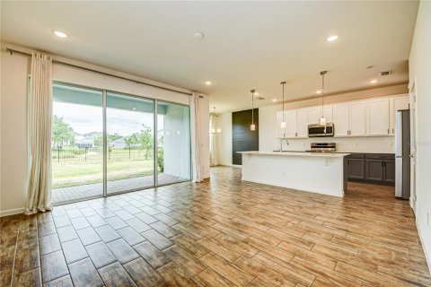 House in Davenport, Florida 4 bedrooms, 247.21 sq.m. № 1521750 - photo 13