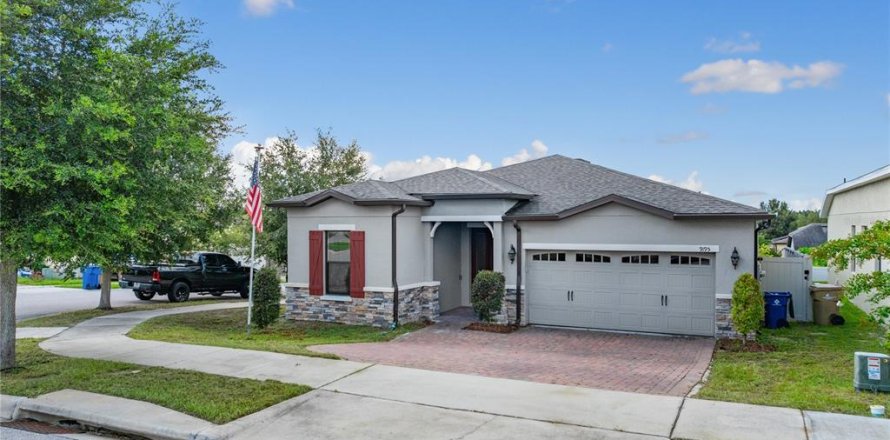Casa en Groveland, Florida 3 dormitorios, 174.75 m2 № 1878077