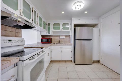 Купить кондоминиум в Майами, Флорида 1 спальня, 72.37м2, № 2070378 - фото 5