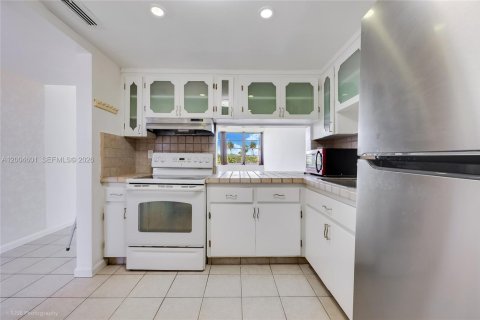 Купить кондоминиум в Майами, Флорида 1 спальня, 72.37м2, № 2070378 - фото 6