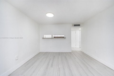 Condo in Miami, Florida, 2 bedrooms  № 1845455 - photo 18