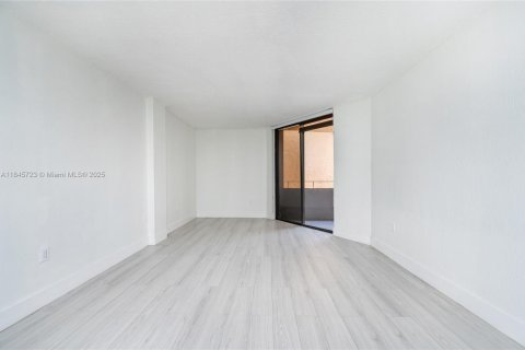 Condo in Miami, Florida, 2 bedrooms  № 1845455 - photo 19