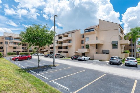 Condo in Miami, Florida, 2 bedrooms  № 1845455 - photo 26