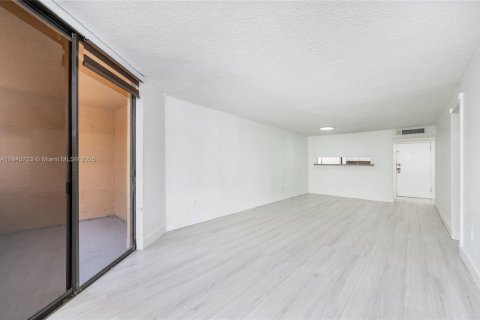 Condo in Miami, Florida, 2 bedrooms  № 1845455 - photo 16
