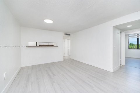 Condo in Miami, Florida, 2 bedrooms  № 1845455 - photo 3