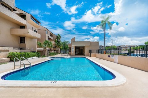 Condo in Miami, Florida, 2 bedrooms  № 1845455 - photo 25