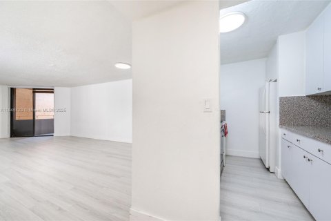 Condo in Miami, Florida, 2 bedrooms  № 1845455 - photo 4