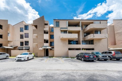 Condo in Miami, Florida, 2 bedrooms  № 1845455 - photo 27