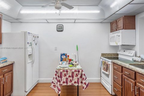 Condominio en alquiler en Hallandale Beach, Florida, 1 dormitorio, 99.87 m2 № 1921578 - foto 9