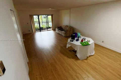 Купить кондоминиум в Уэстон, Флорида 2 спальни, 116.69м2, № 1965802 - фото 2