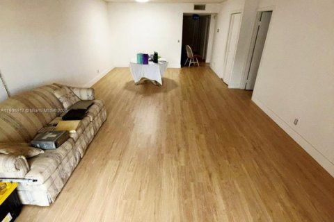 Купить кондоминиум в Уэстон, Флорида 2 спальни, 116.69м2, № 1965802 - фото 7