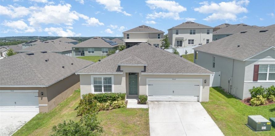 House in Clermont, Florida 4 bedrooms, 171.5 sq.m. № 1854273